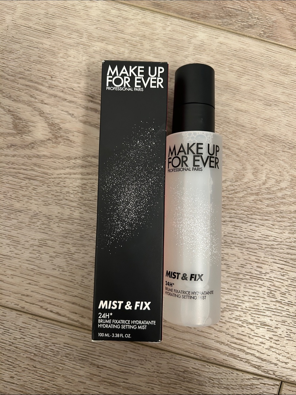MAKE UP FOR EVER 
Mist & Fix 24HR Hydrating Setting Spray